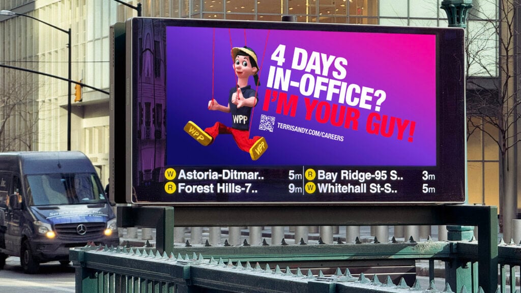 Auf einer farbenfrohen Plakatwand über einem U-Bahn-Eingang wird eine Zeichentrickfigur gezeigt, die für das „4 Days In-Office“-Mandat von WPP wirbt. Weitere Informationen finden Sie auf der Website.